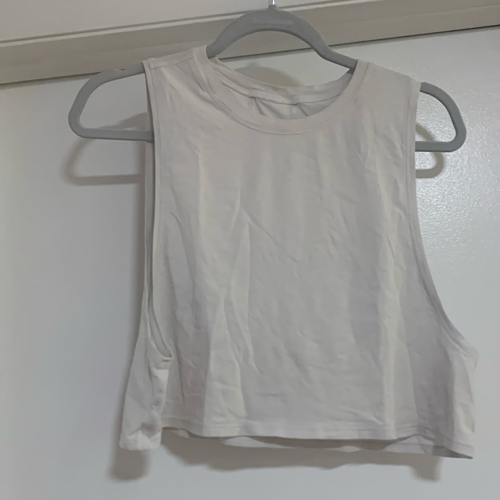 Lululemon cropped tank top. Sz medium.